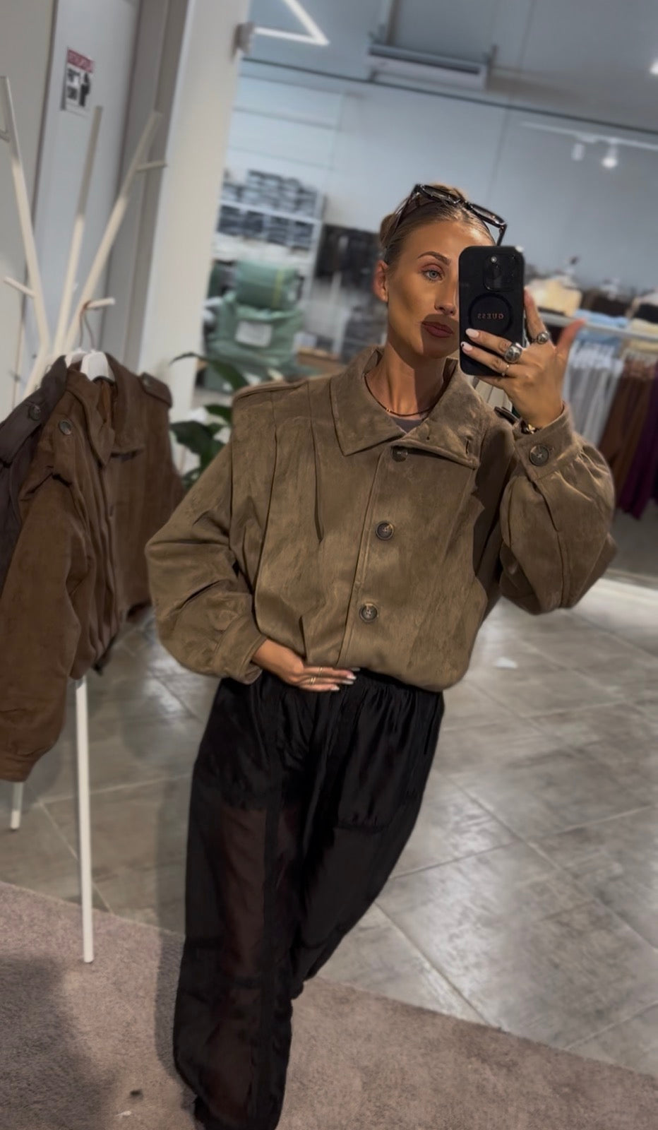 M22 Elegantiška zomšinė striukė